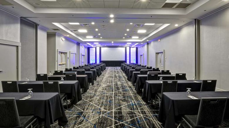 <b>Embassy Suites Miami Intl Airport Room</b>. Images powered by <a href="https://iceportal.shijigroup.com/" title="IcePortal" target="_blank">IcePortal</a>.