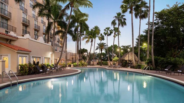 Embassy Suites Miami Intl Airport Pool