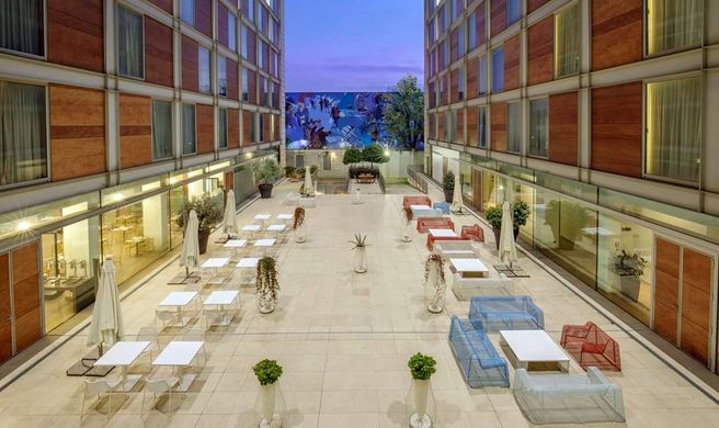 DoubleTree by Hilton Hotel Milan Exterior