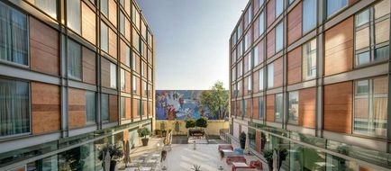 DoubleTree by Hilton Hotel Milan Exterior