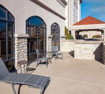 Hampton Inn & Suites Country Club Plaza Exterior