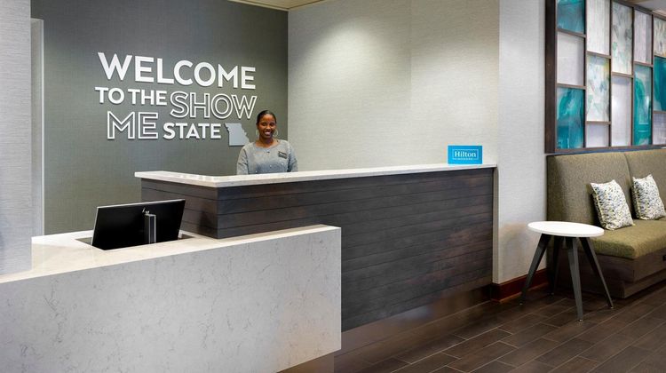 Hampton Inn & Suites Country Club Plaza Lobby