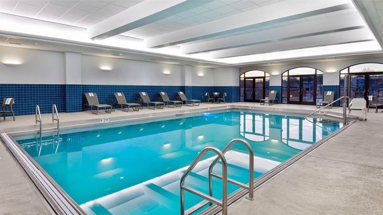 Hampton Inn & Suites Country Club Plaza Pool