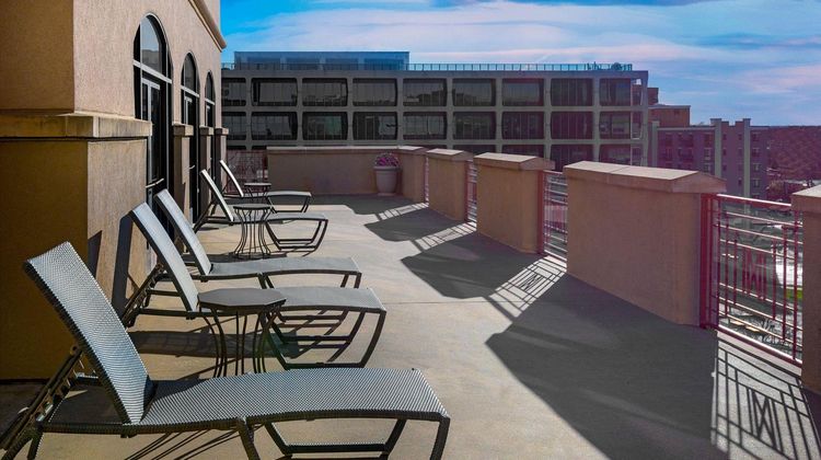 Hampton Inn & Suites Country Club Plaza Exterior