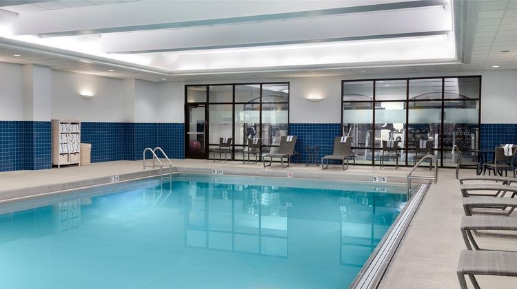 Hampton Inn & Suites Country Club Plaza Pool