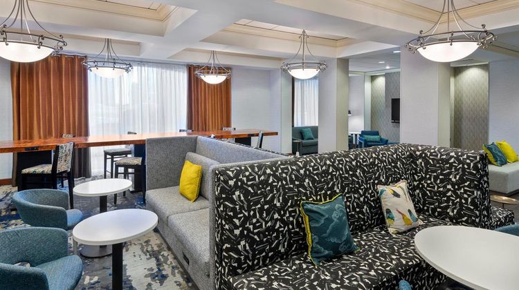 Hampton Inn & Suites Country Club Plaza Lobby
