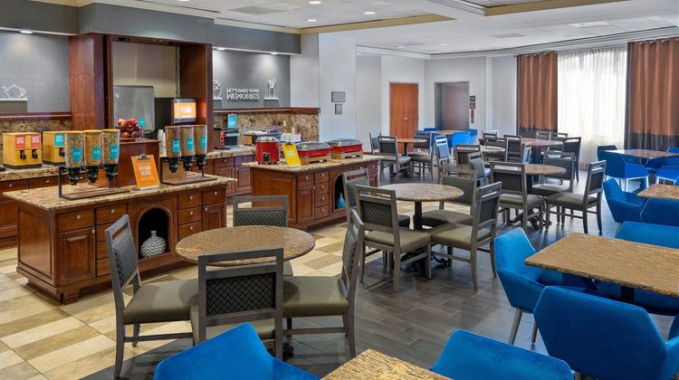 Hampton Inn & Suites Country Club Plaza Restaurant