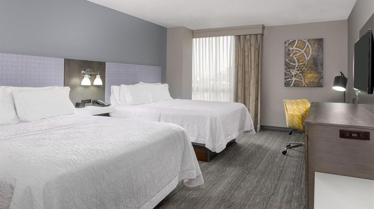Hampton Inn & Suites Country Club Plaza Room