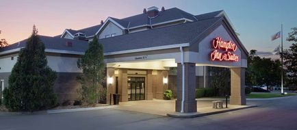 Hampton Inn & Suites Merriam Exterior