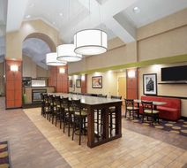 Hampton Inn & Suites Merriam Lobby