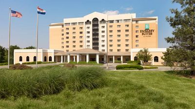 Embassy Suites Hotel Airport