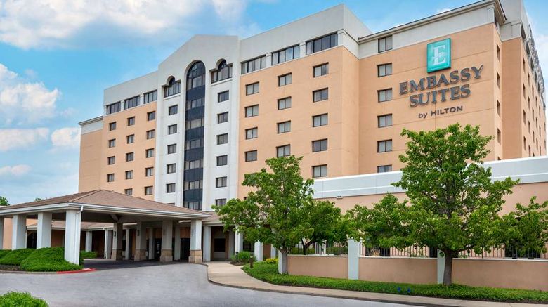 <b>Embassy Suites Hotel Airport Exterior</b>. Images powered by <a href="https://iceportal.shijigroup.com/" title="IcePortal" target="_blank">IcePortal</a>.