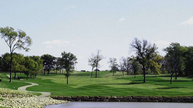 <b>Embassy Suites Hotel Airport Golf</b>. Images powered by <a href="https://iceportal.shijigroup.com/" title="IcePortal" target="_blank">IcePortal</a>.