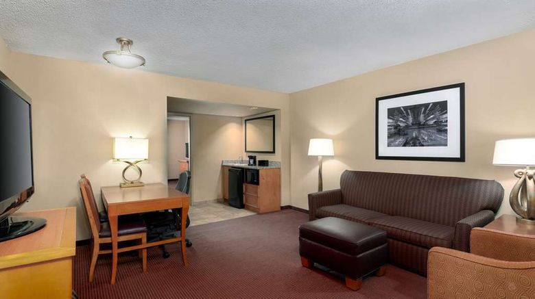 <b>Embassy Suites Hotel Airport Room</b>. Images powered by <a href="https://iceportal.shijigroup.com/" title="IcePortal" target="_blank">IcePortal</a>.