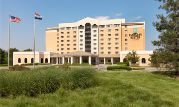 Embassy Suites Hotel Airport
