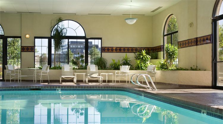 Embassy Suites Hotel Airport Pool