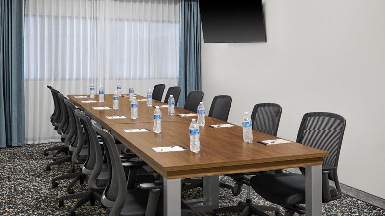 <b>Hampton Inn Kansas City/Shawnee Mission Meeting</b>. Images powered by <a href="https://iceportal.shijigroup.com/" title="IcePortal" target="_blank">IcePortal</a>.