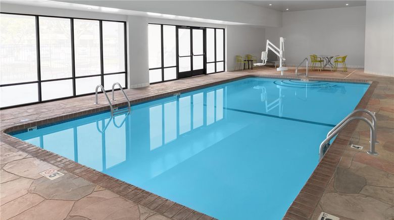 <b>Hampton Inn Kansas City/Shawnee Mission Pool</b>. Images powered by <a href="https://iceportal.shijigroup.com/" title="IcePortal" target="_blank">IcePortal</a>.