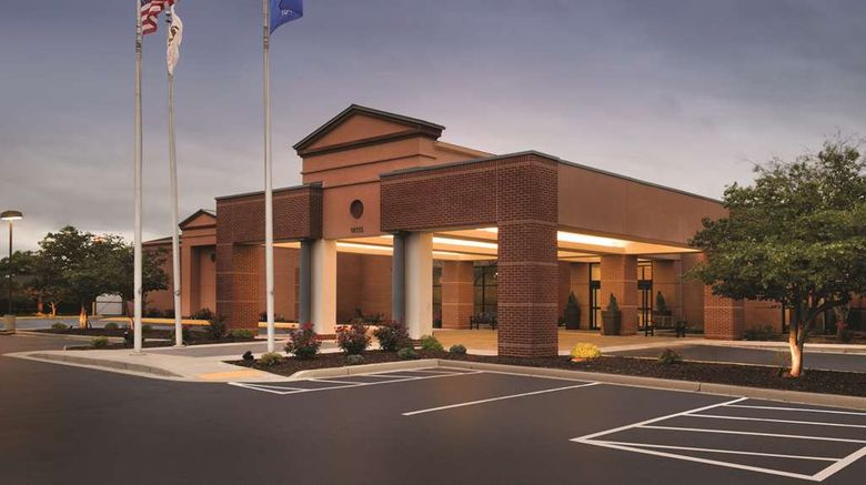 <b>Doubletree Hotel Milwaukee/Brookfield Exterior</b>. Images powered by <a href="https://iceportal.shijigroup.com/" title="IcePortal" target="_blank">IcePortal</a>.