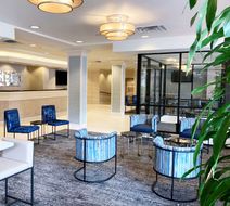 DoubleTree by Hilton Milwaukee Downtown Lobby