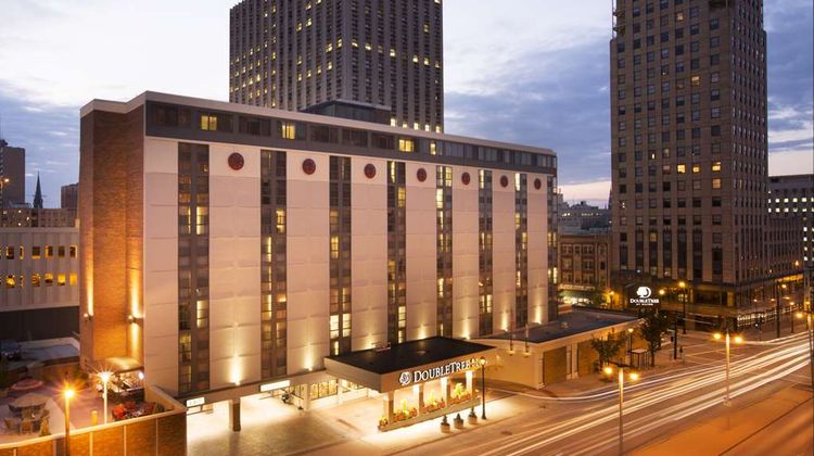 DoubleTree by Hilton Milwaukee Downtown Exterior