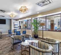 DoubleTree by Hilton Milwaukee Downtown Lobby