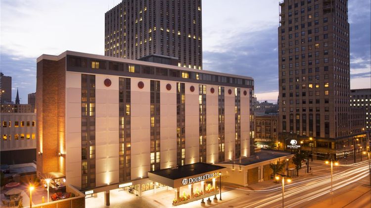 DoubleTree by Hilton Milwaukee Downtown Exterior