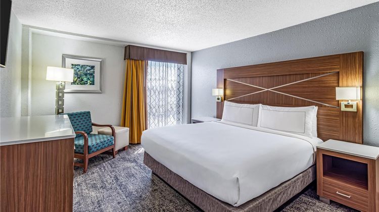 DoubleTree by Hilton Milwaukee Downtown Room