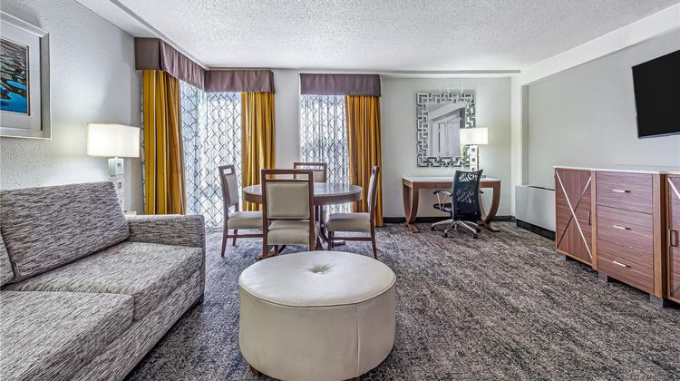 DoubleTree by Hilton Milwaukee Downtown Room