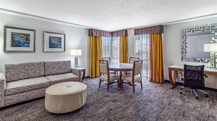 DoubleTree by Hilton Milwaukee Downtown Room