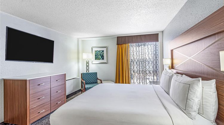 DoubleTree by Hilton Milwaukee Downtown Room