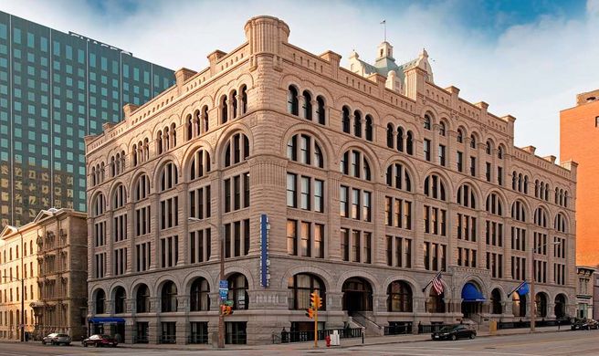 Hilton Garden Inn Milwaukee Downtown Exterior