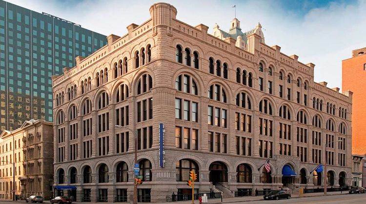 Hilton Garden Inn Milwaukee Downtown Exterior