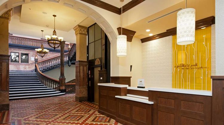 Hilton Garden Inn Milwaukee Downtown Lobby