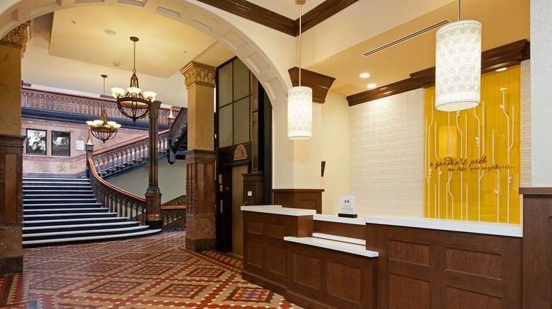<b>Hilton Garden Inn Milwaukee Downtown Lobby</b>. Images powered by <a href="https://iceportal.shijigroup.com/" title="IcePortal" target="_blank">IcePortal</a>.