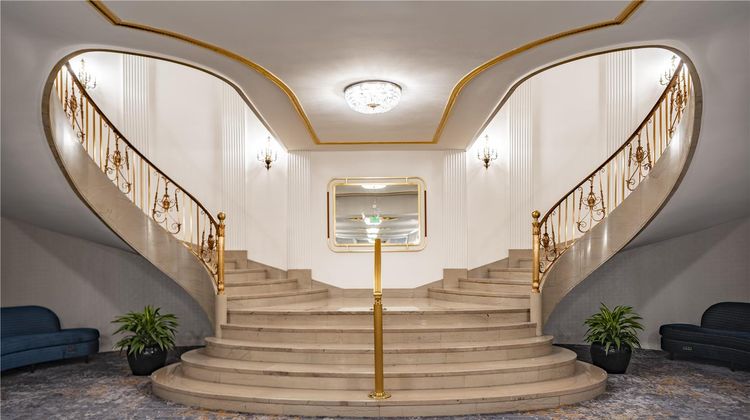Hilton Milwaukee Lobby