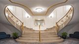 <b>Hilton Milwaukee Lobby</b>. Images powered by <a href="https://iceportal.shijigroup.com/" title="IcePortal" target="_blank">IcePortal</a>.