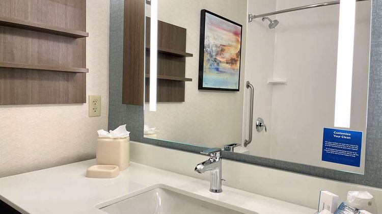 Hilton Garden Inn Oconomowoc Room