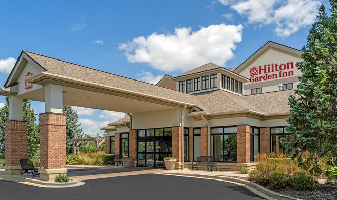 Hilton Garden Inn Oconomowoc Exterior