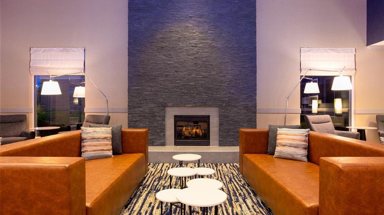 <b>Hilton Garden Inn Milwaukee/Park Place Lobby</b>. Images powered by <a href="https://iceportal.shijigroup.com/" title="IcePortal" target="_blank">IcePortal</a>.