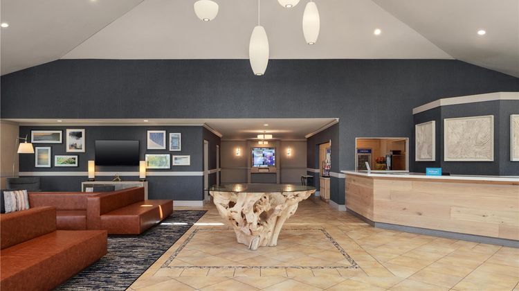 Hilton Garden Inn Milwaukee/Park Place Lobby