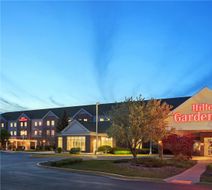 Hilton Garden Inn Milwaukee/Park Place Exterior