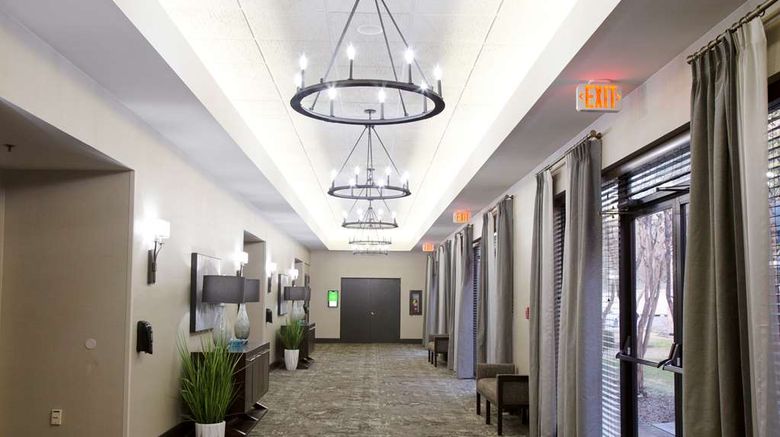 <b>Doubletree by Hilton Hotel Jackson Lobby</b>. Images powered by <a href="https://iceportal.shijigroup.com/" title="IcePortal" target="_blank">IcePortal</a>.