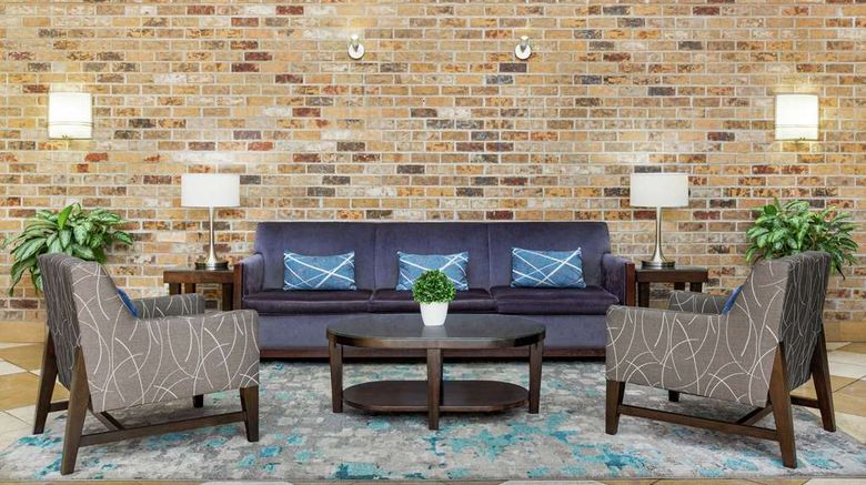<b>Doubletree by Hilton Hotel Jackson Lobby</b>. Images powered by <a href="https://iceportal.shijigroup.com/" title="IcePortal" target="_blank">IcePortal</a>.