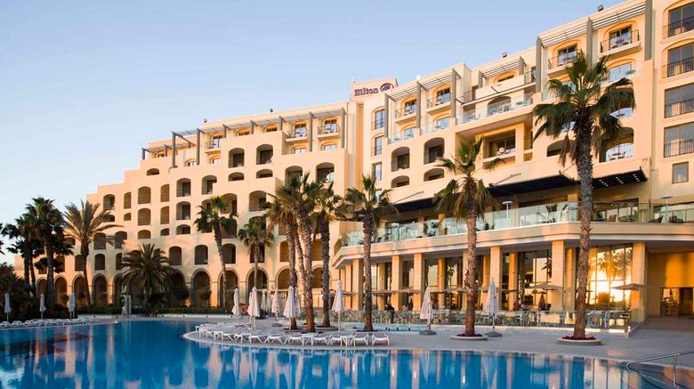 <b>Hilton Malta Pool</b>. Images powered by <a href="https://iceportal.shijigroup.com/" title="IcePortal" target="_blank">IcePortal</a>.