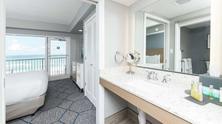 <b>Doubletree Guest Suites Room</b>. Images powered by <a href="https://iceportal.shijigroup.com/" title="IcePortal" target="_blank">IcePortal</a>.