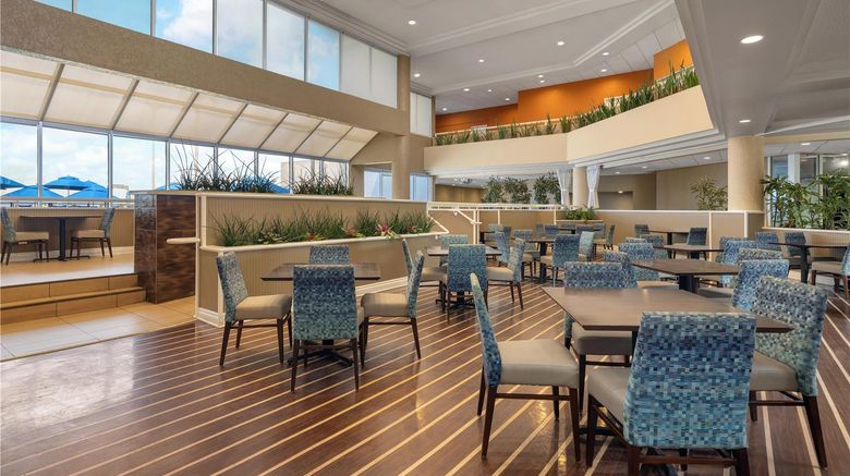 <b>Doubletree Guest Suites Restaurant</b>. Images powered by <a href="https://iceportal.shijigroup.com/" title="IcePortal" target="_blank">IcePortal</a>.