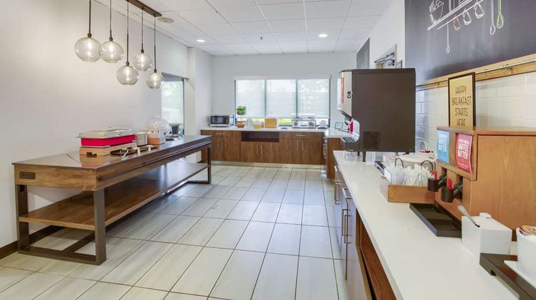 <b>Hampton Inn I-10/Bellingrath Gardens Restaurant</b>. Images powered by <a href="https://iceportal.shijigroup.com/" title="IcePortal" target="_blank">IcePortal</a>.