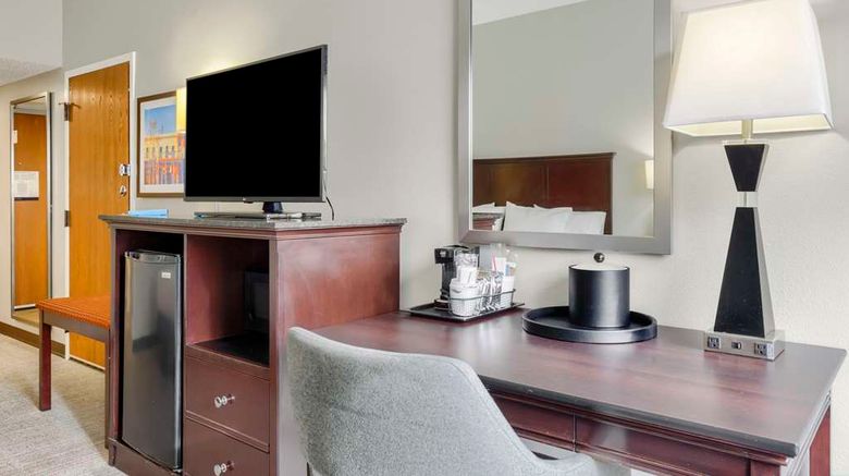 <b>Hampton Inn I-10/Bellingrath Gardens Room</b>. Images powered by <a href="https://iceportal.shijigroup.com/" title="IcePortal" target="_blank">IcePortal</a>.