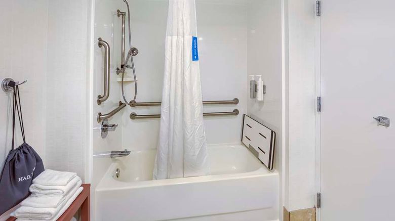 <b>Hampton Inn I-10/Bellingrath Gardens Room</b>. Images powered by <a href="https://iceportal.shijigroup.com/" title="IcePortal" target="_blank">IcePortal</a>.